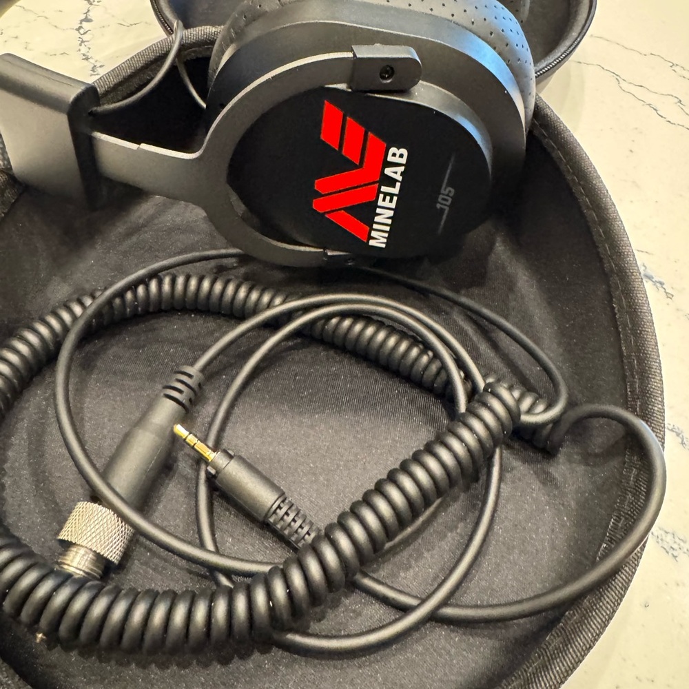 Minelab ML105 Wireless headphones for metal detector. Used twice, like new great